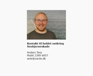 Senhjerneskade – Anders – grå baggrund